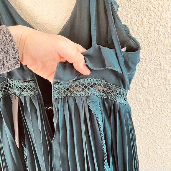 Lulu’s Emerald Green Tie-Strap Pleated Midi Dress Emerald Green XS - Picture 12 of 16